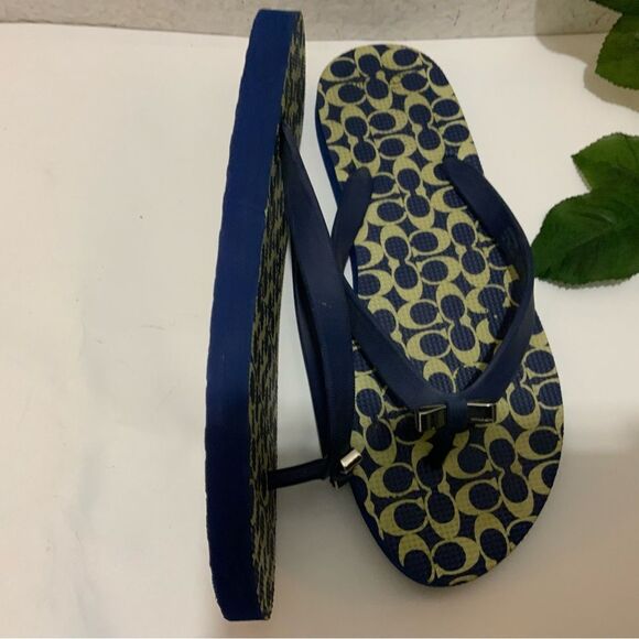 Coach Amel Blue and Tan Rubber Signature C Flip Flop Sandals Silver Bow Size 7-8 - Picture 6 of 10